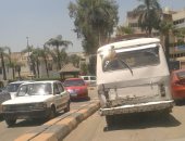 قارئ يرصد سيارة ميكروباص بدون لوحات معدنية بشارع الهرم فى الجيزة