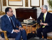 رئيس الوزراء يلتقى أحد مسئولى البنك الدولى