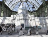 صور..شانيل تحتفى بمعالم باريسية شهيرة فى مجموعة أزياء جديدة