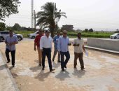 صور.. محافظ الأقصر يتفقد مشروعات بمدينة أرمنت