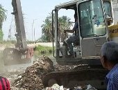 رئيس مدينة إسنا يقود حملات لإزالة إشغالات وجمع القمامة بمحيط ترعة الرمادى