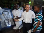 ماكرون يزور ملهى فيلا كوتى أسطورة الموسيقى النيجيرى