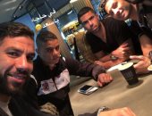 شريف إكرامى ينشر صورة بصحبة دوليى الأهلى فى المطار قبل السفر لكرواتيا