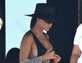 كورتنى كاردشيان تظهر بـ"مايوه" مثير من Norma Kamali بـ113 جنيها إسترلينيا