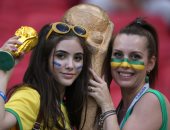 صور.. جميلات البرازيل وبلجيكا يتنافسن فى المدرجات خلال مباراة دور الثمانية