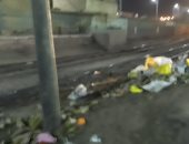 صور.. اضبط مخالفة .. انتشار القمامة بمزلقان محطة سكة الحديد بقنا