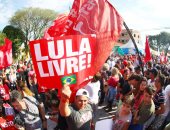 صور.. مئات المؤيدين للرئيس البرازيلى السابق يحتفلون بقرار الإفراج عنه