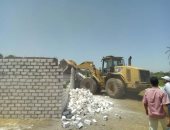 إزالة 40 حالة تعد على الأراضى الزراعية بديرمواس بالمنيا