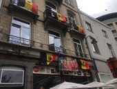 أعلام بلجيكا ترفرف على واجهات المنازل فى بروكسل استعدادا للقاء الديوك (صور)