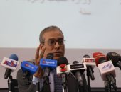 صور.. مصطفى عزام: 10 آلاف متفرج فى الدورى.. و3 استادات تنطبق عليها المعايير