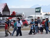 صور.. واشنطن ترحل 106 مهاجرين غير شرعيين إلى جواتيمالا