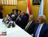 رئيس جامعة الأزهر: استخدمنا 51 طفاية حريق و8 سيارات مطافى فى حريق مستشفى الحسين - صور