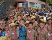 وقفة لطلاب تايلاند أمام مستشفى أطفال الكهف للتضامن معهم  