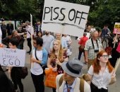 مظاهرات بإنجلترا احتجاجا على زيارة ترامب وزوجته