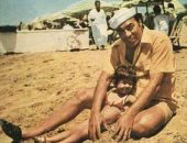 رانيا فريد شوقى تنشر صورة فى طفولتها بصحبة والدها