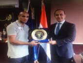 الداخلية تكرم عبد الرحمن عرابى بطل الملاكمة ببطولة البحر المتوسط