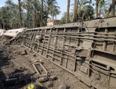 فيديو جديد لخروج قطار المرازيق عن قضبان السكك الحديدية بالجيزة.. صور