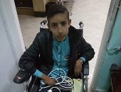 الناجح يرفع إيده.. محمد يتفوق على إعاقته ويحقق 92% فى الثانوية العامة 