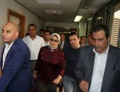 صور.. وزيرة الصحة تصل مستشفى الهرم لمتابعة حالات مصابى حادث قطار المرازيق بالجيزة