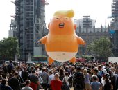 صور.. معارضون لزيارة ترامب إلى بريطانيا يطلقون منطاد "الطفل الغاضب" 