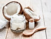 صحتك فى وصفة.. زيت جوز الهند لعلاج تشققات القدمين