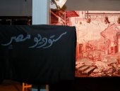 صور.."ستوديو مصر" مشروع تخرج يجمع السينما والتراث المصرى لطالب بفنون جميلة الأقصر