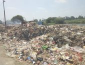 صور.. حرق القمامة بمقلب سيجر بطنطا وقارئ يطالب بنقلها لمصنع التدوير