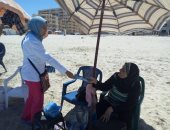 صور.. حملا لتوعية المصطافين بأهمية ترشيد المياه على شواطئ الإسكندرية