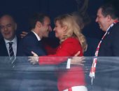 صور.. رئيسة كرواتيا تعانق بوتين وماكرون فى مدرجات نهائى كأس العالم