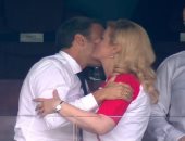 قبلات المونديال.. شاهد تهنئة رئيسة كرواتيا لنظيرها الفرنسى