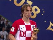 النحس مستمر.. مودريتش يتوج بلقب أفضل لاعب ويخسر كأس العالم 