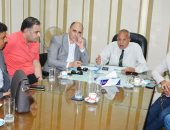 سكرتير عام محافظة سوهاج يناقش مشروع طريق ساقلتة البحر الأحمر