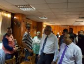 نائب رئيس جامعة المنصورة يتابع تسجيل رغبات طلاب المرحة الأولى