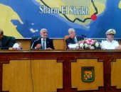 صور.. محافظ جنوب سيناء يلزم أصحاب الإبل بوضع أطواق ضوئية على أعناقها