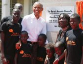 صور.. الرئيس الأمريكى السابق أوباما يزور مسقط رأس والده فى كينيا