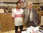 شاهد.. مرتضى منصور يستقبل محمد حسن لاعب الزمالك الجديد