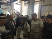 صور.. مدير أمن القليوبية يتابع خطة تأمين محطة مترو كلية الزراعة