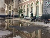 قارئ يشكو طفح مياه الصرف الصحى بمدخل محطة مصر فى الإسكندرية