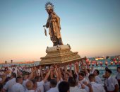 صور.. مئات الإسبان يحتفلون بمولد القديسة ديل كارمن "شفيعة الصيادين"