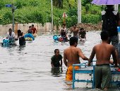 فيضانات تضرب الفلبين تعوق حركة الحياة بين المواطنين