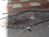 أسلاك كهرباء عارية فى شارع بيجام بشبرا تثير ذعر المواطنين.. صور