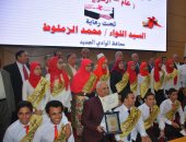 صور.. محافظ الوادى الجديد يكرم أوائل الثانوية ويكافئ مدرسة الخارجة