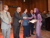 محافظ المنيا يكرم 202 طالبا من أوائل الشهادات العامة والأزهرية