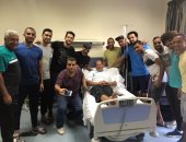 صور.. المقاولون يتجمع فى حب علاء نبيل بعد إجرائه عملية جراحية