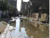 أهالى قرية فرقص بالفيوم يشكون طفح مياه الشرب فى شوارعهم