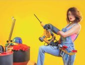 جلسة تصوير لهيدى كرم بلوك "ميكانيكي".. وتعلق: الأمر لا يتعلق بارتداء فستان جميل