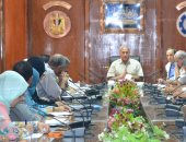 محافظ السويس: دعم جهاز النظافة بعمال جدد ومسابقة لأجمل مدينة