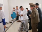 صور.. كيم جونج أون يزور مصنع تابع للجيش الشعبى الكورى الشمالى