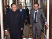 صور.. مدبولى يبحث مع رئيس برلمان سريلانكا تعزيز التعاون الاقتصادى بين البلدين