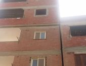 عقار مخالف فى المرج الجديدة يهدد بسقوط منزل آخر.. والسكان تستغيث